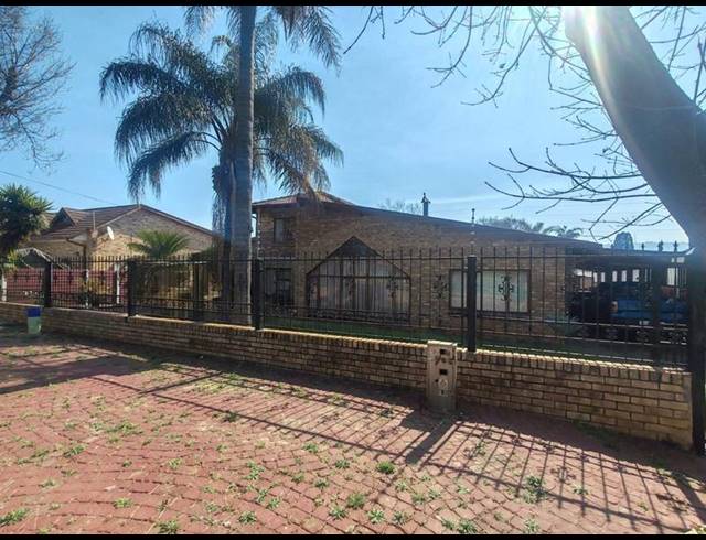 3 BEDROOM HOUSE FOR SALE IN DASPOORT ESTATE